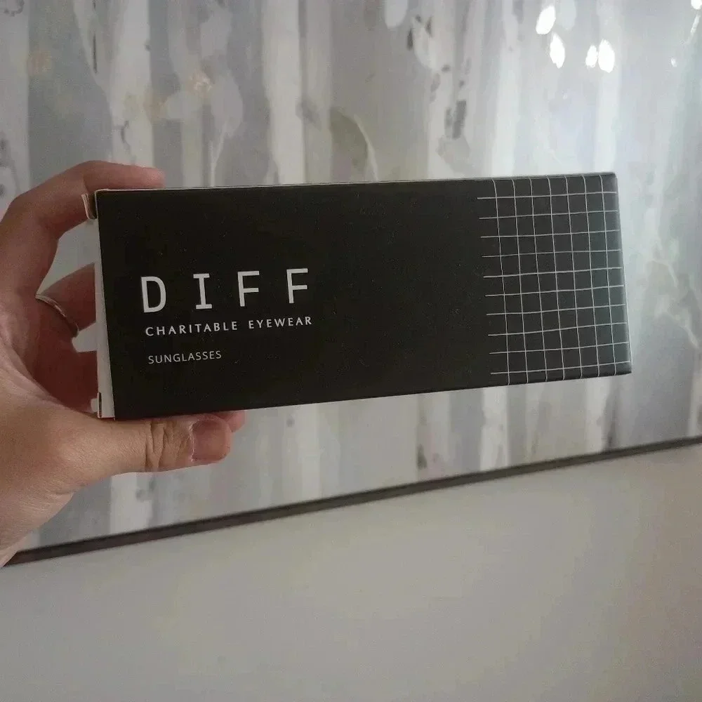 NWT- DIFF Charitable eyewear sunglasses. Black designer vintage silver Y2K uniqu